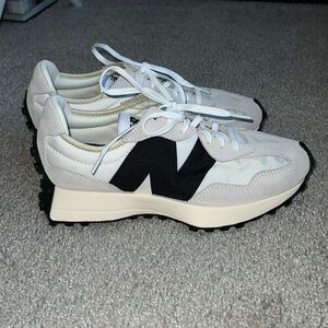 Women’s New Balance 327